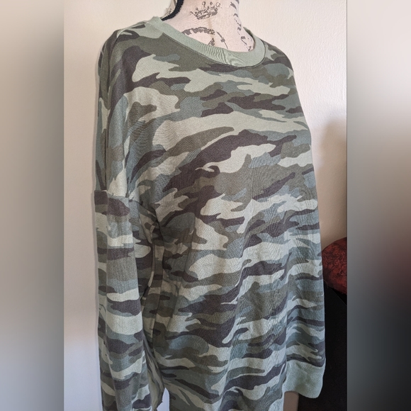NWT CASLON Women's Camo Print Oversized Sweater Size Medium - Picture 2 of 6
